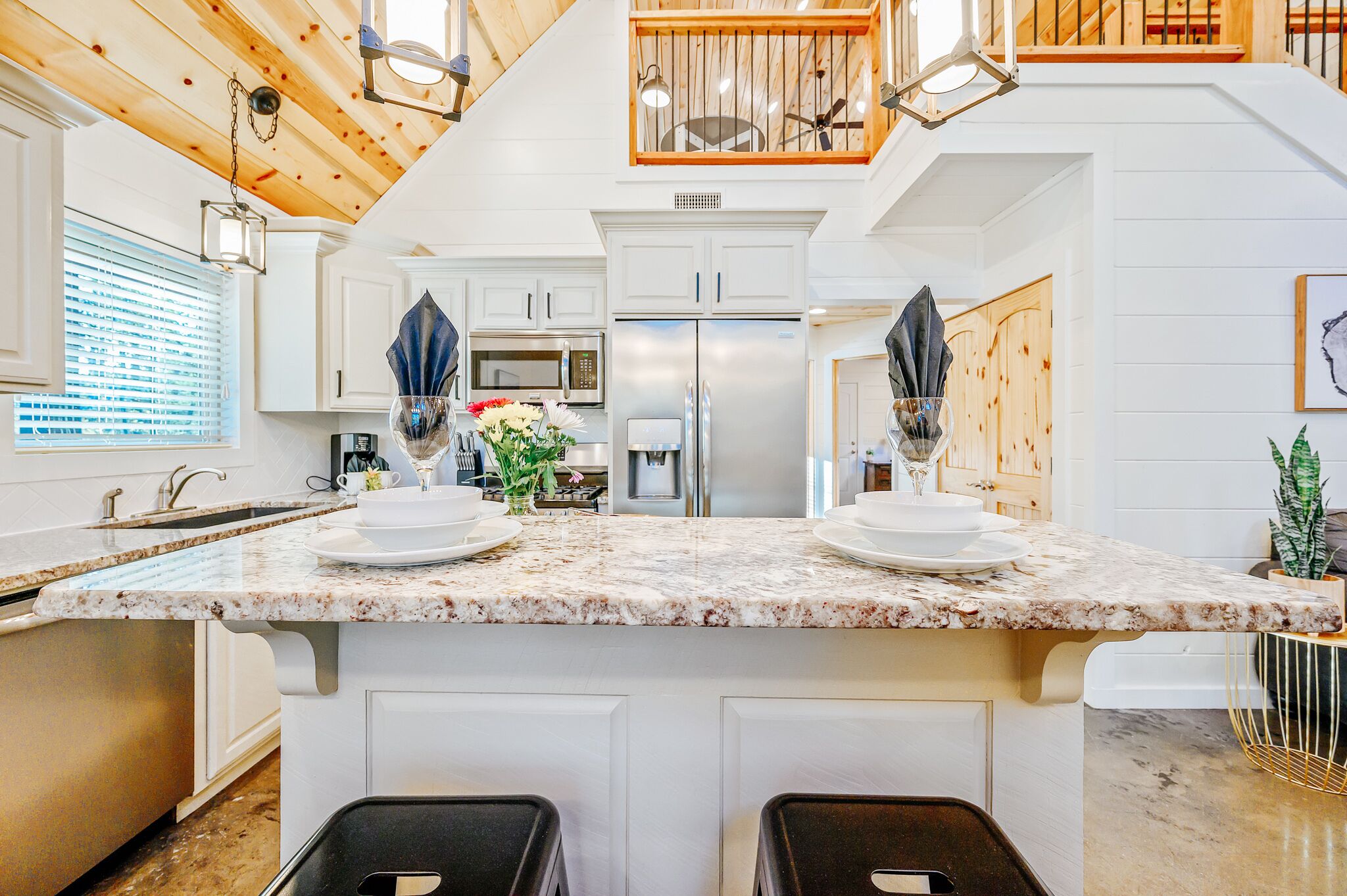 Kylskåp, mikrovågsugn, ugn och spishäll