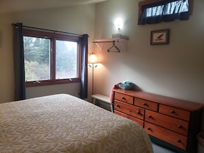 2 bedrooms, desk, travel crib, free WiFi