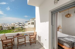 In-room safe, free WiFi, bed sheets