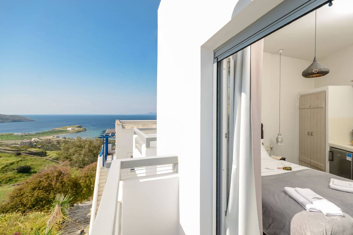 In-room safe, free WiFi, bed sheets