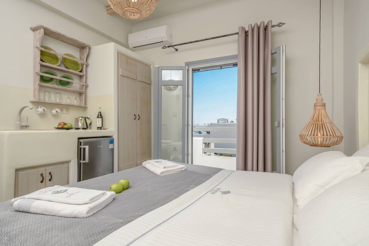 In-room safe, free WiFi, bed sheets