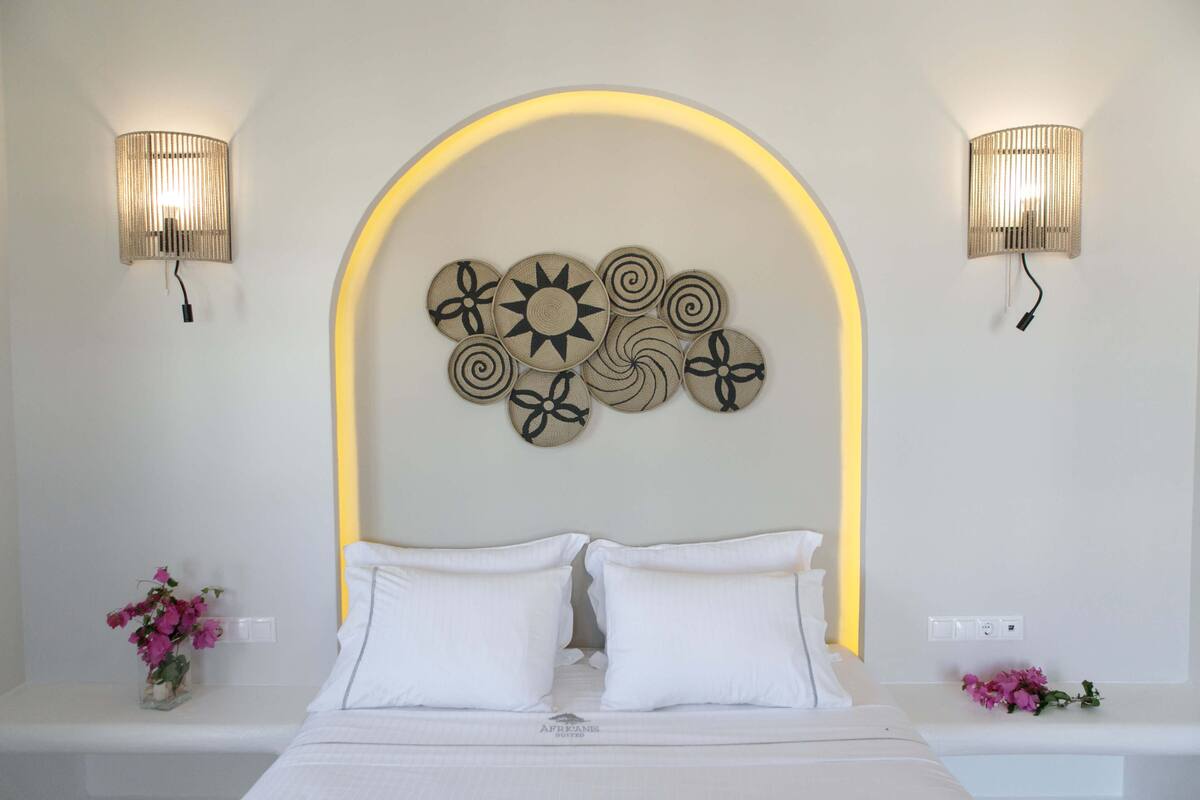 In-room safe, free WiFi, bed sheets