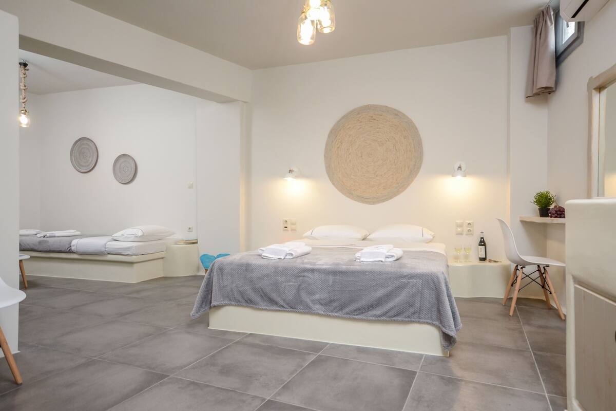 In-room safe, free WiFi, bed sheets