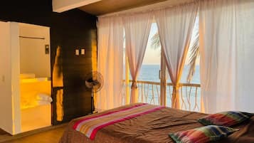 7 bedrooms, WiFi, bed sheets