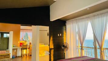 7 bedrooms, WiFi, bed sheets