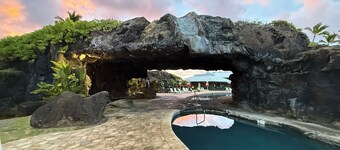 Kauai Beach Resort, Top Floor, Pool View
