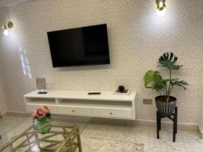 Flat-screen TV - Sandalwood Suites Nakuru (Nakuru)