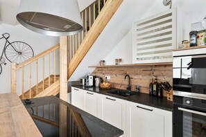 Fridge, oven, dishwasher