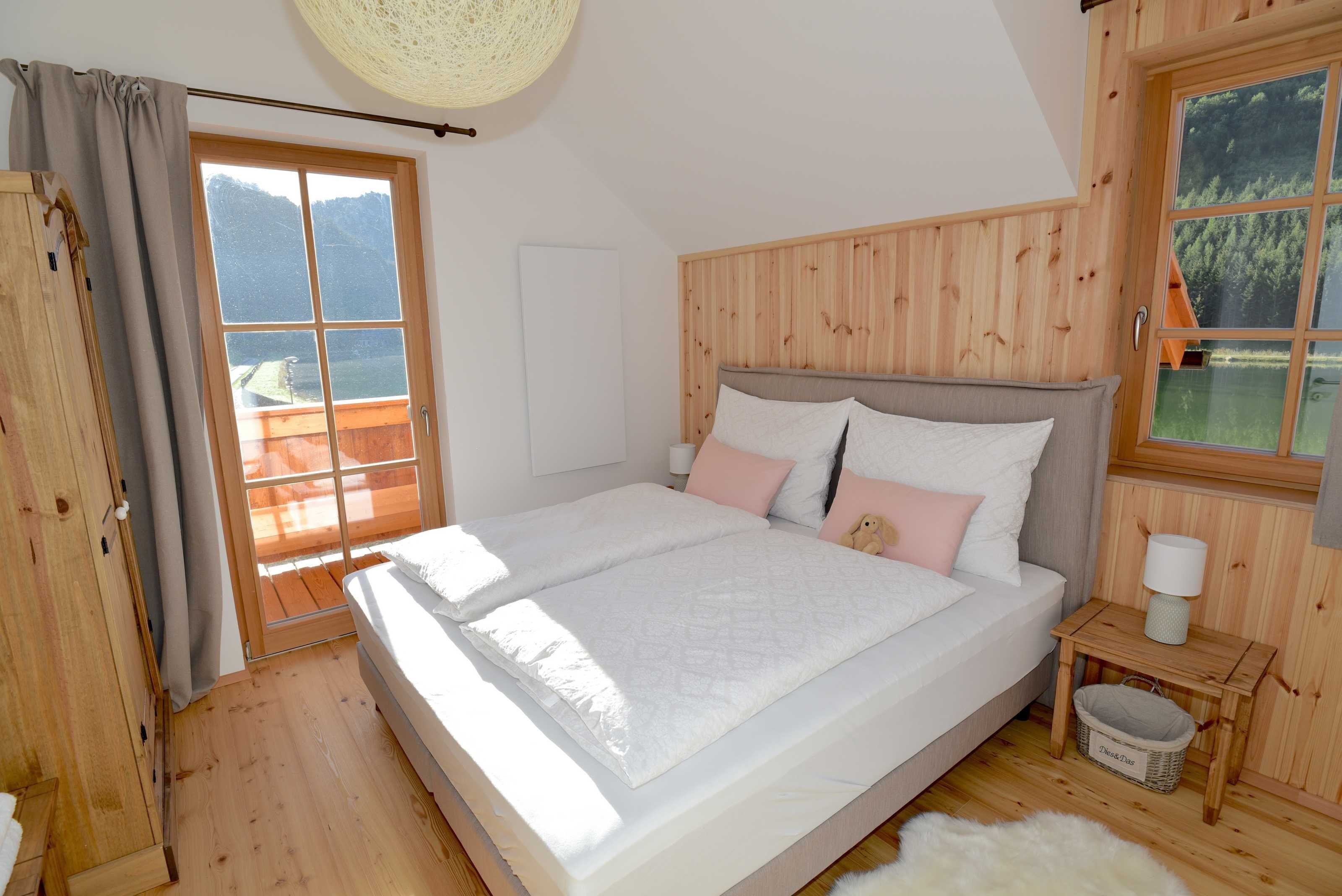 3 室のベッドルーム、デスク、旅行用ベビーベッド、WiFi