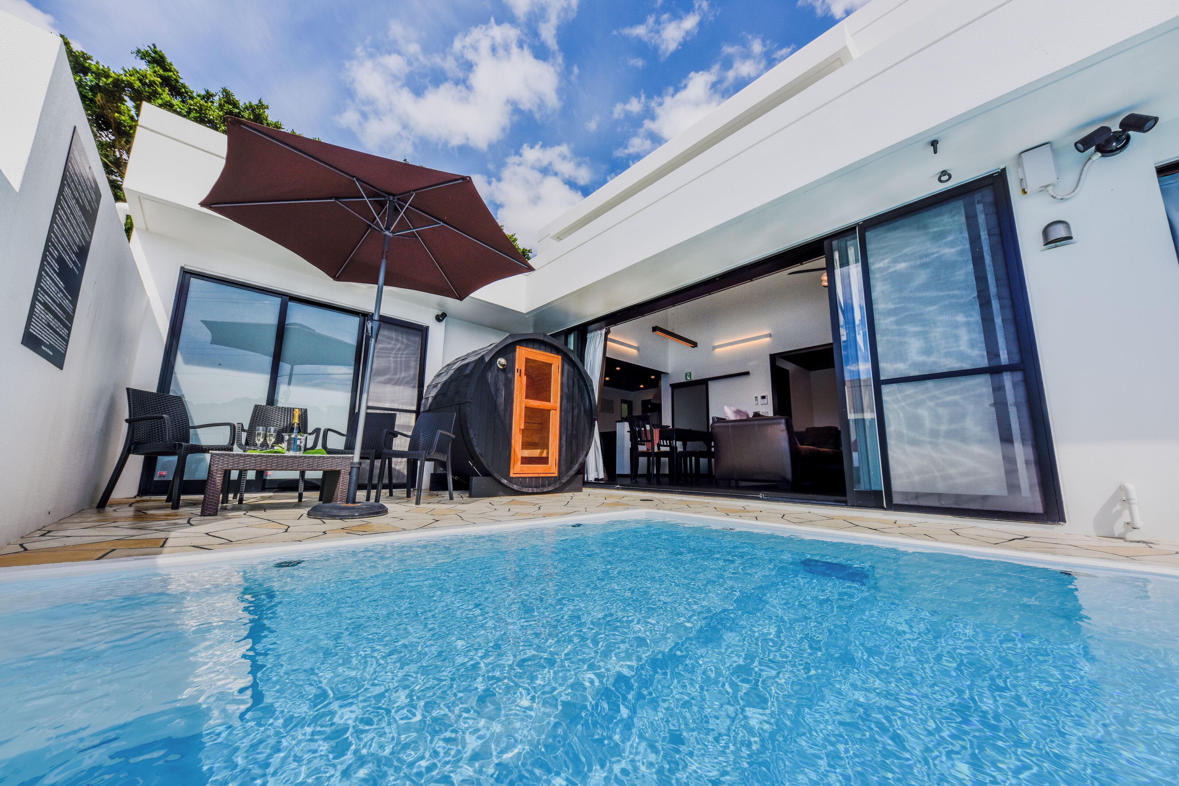 المنشأة من الخارج