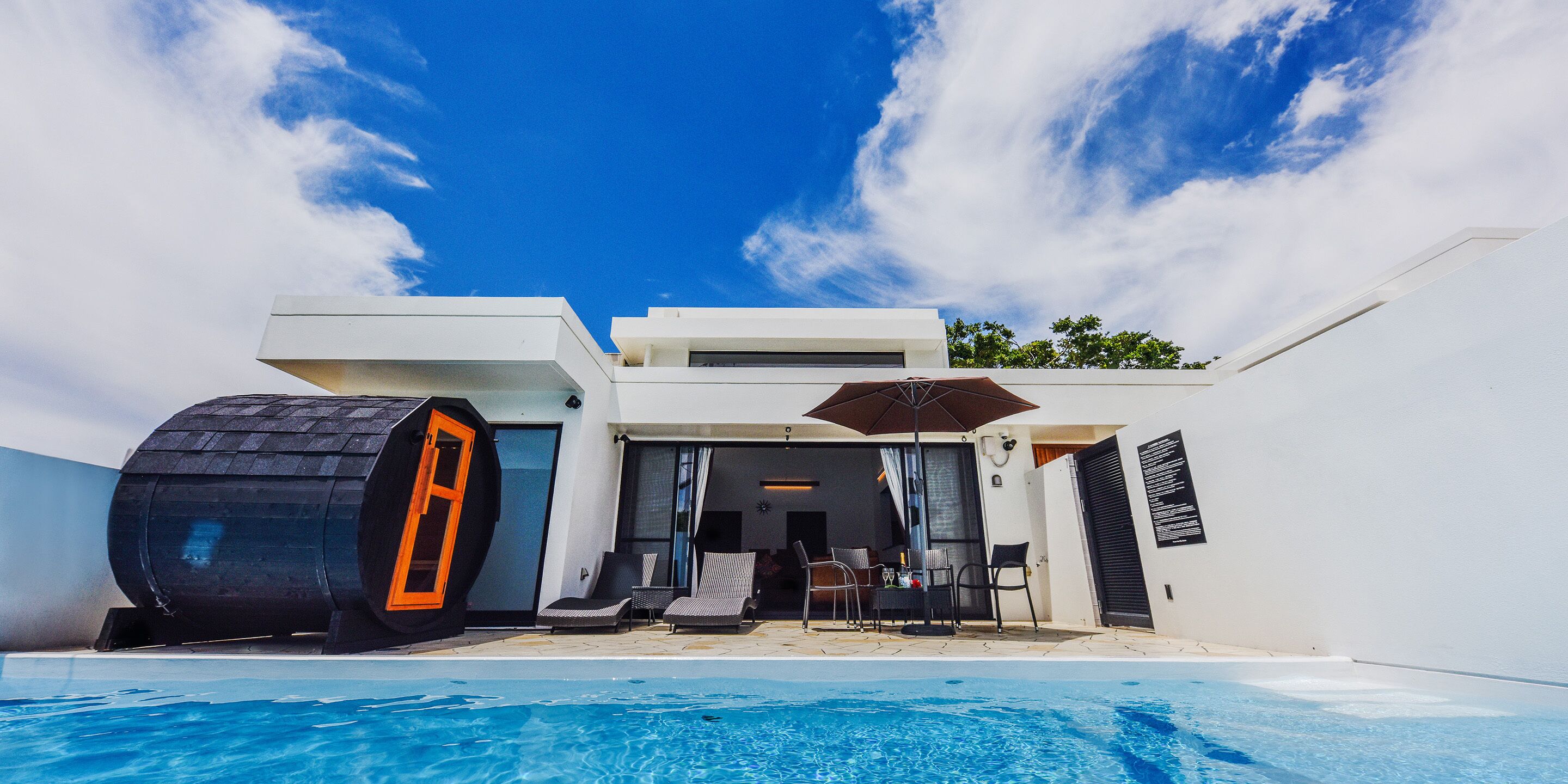 エグゼクティブ ヴィラ 3 ベッドルーム プライベートプール プールビュー | 羽毛の掛け布団、客室ごとに異なる装飾、客室ごとに異なるインテリア、デスク