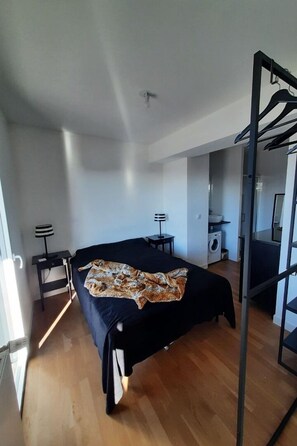 1 camera, Wi-Fi, lenzuola