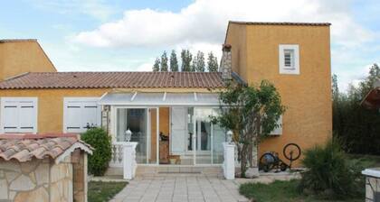 12-person villa 15 minutes from the beach