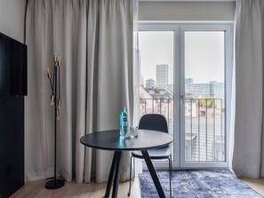 Premium bedding, in-room safe, individually decorated