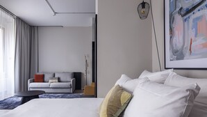 ดูเพล็กซ์ | เครื่องนอนระดับพรีเมียม, เตียงเมมโมรีโฟม, ตู้นิรภัยในห้องพัก