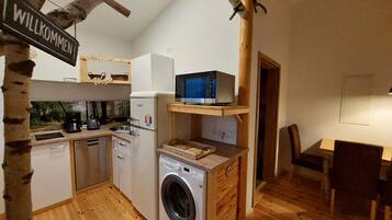 Réfrigérateur, micro-ondes, plaque de cuisson, lave-vaisselle