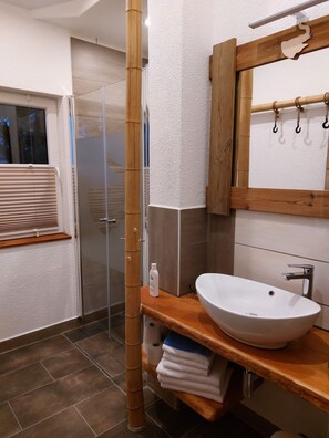Shower, towels