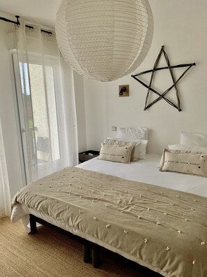 Superior Double Room | Free WiFi, bed sheets - Hotel a Licorne (Carnac)