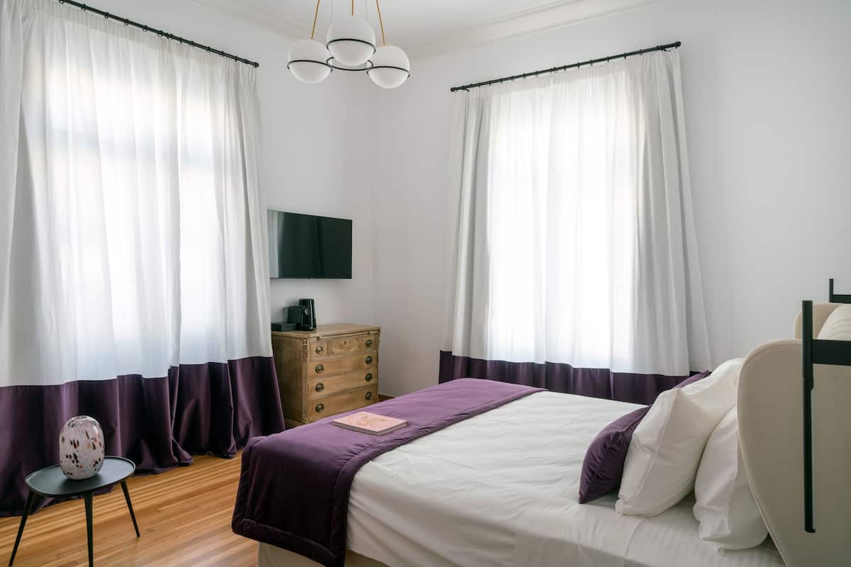 Signature Suite with Outdoor Hot Tub and Lycabettus View