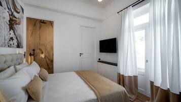 Kamar Double Superior, hot tub, pemandangan bukit | Seprai premium, minibar, brankas, dan didekorasi berbeda-beda