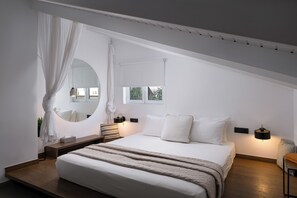 Family Suite - Building 2 | Literie de qualité, minibar, coffre-fort, décor unique