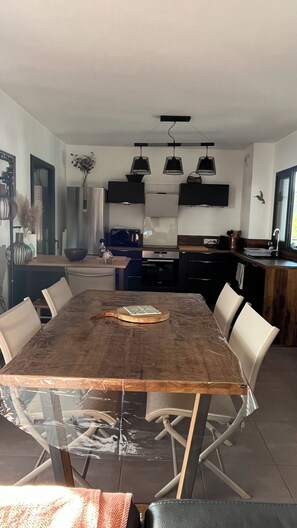 Dining - Ap. 4/6 with beautiful terrace, mountain view, pool, near town center and beaches (PORTO VECCHIO)