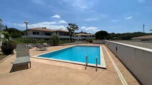 Pool - Ap. 4/6 with beautiful terrace, mountain view, pool, near town center and beaches (PORTO VECCHIO)