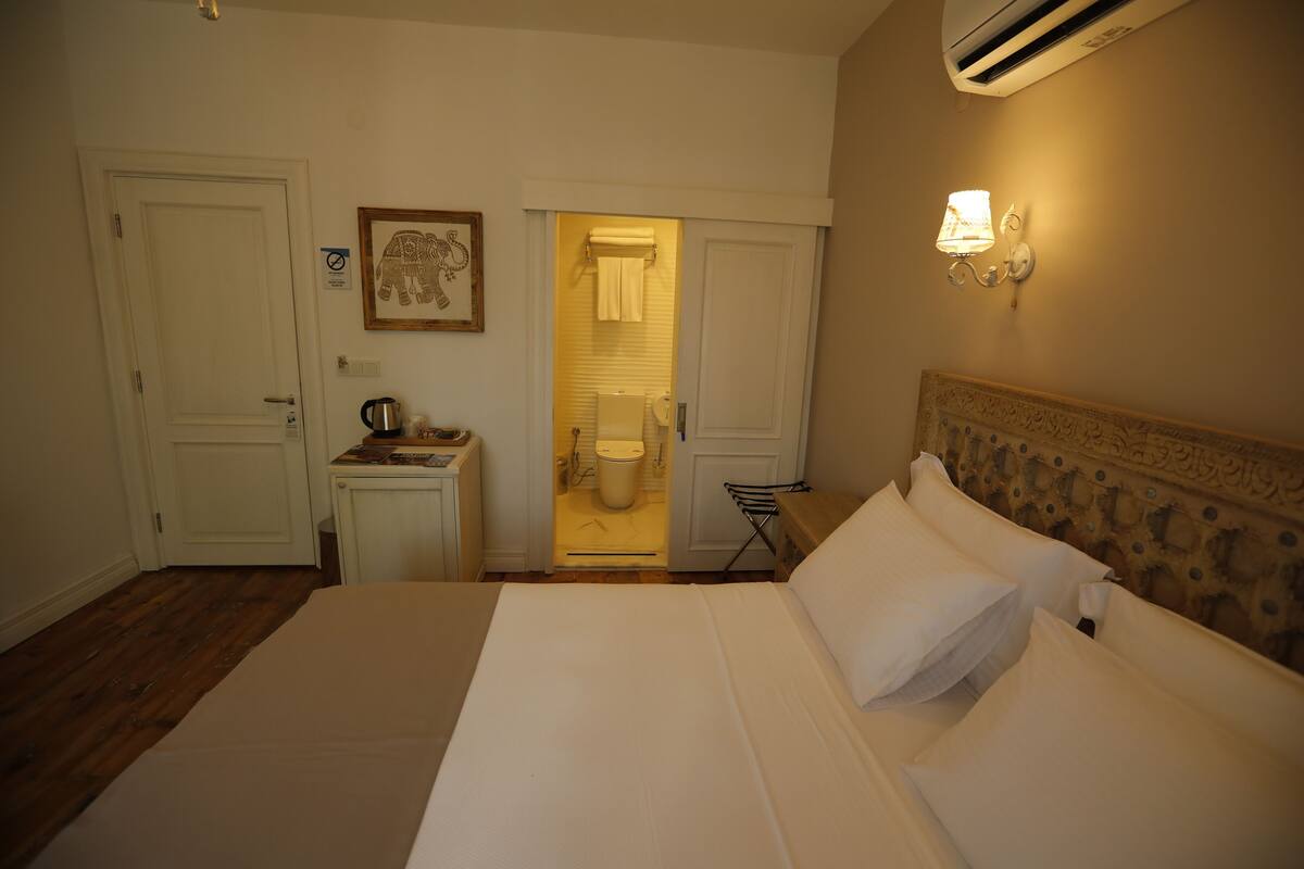 Classic Room No: 2 | 埃及棉床單、高級寢具、免費迷你吧、客房內保險箱