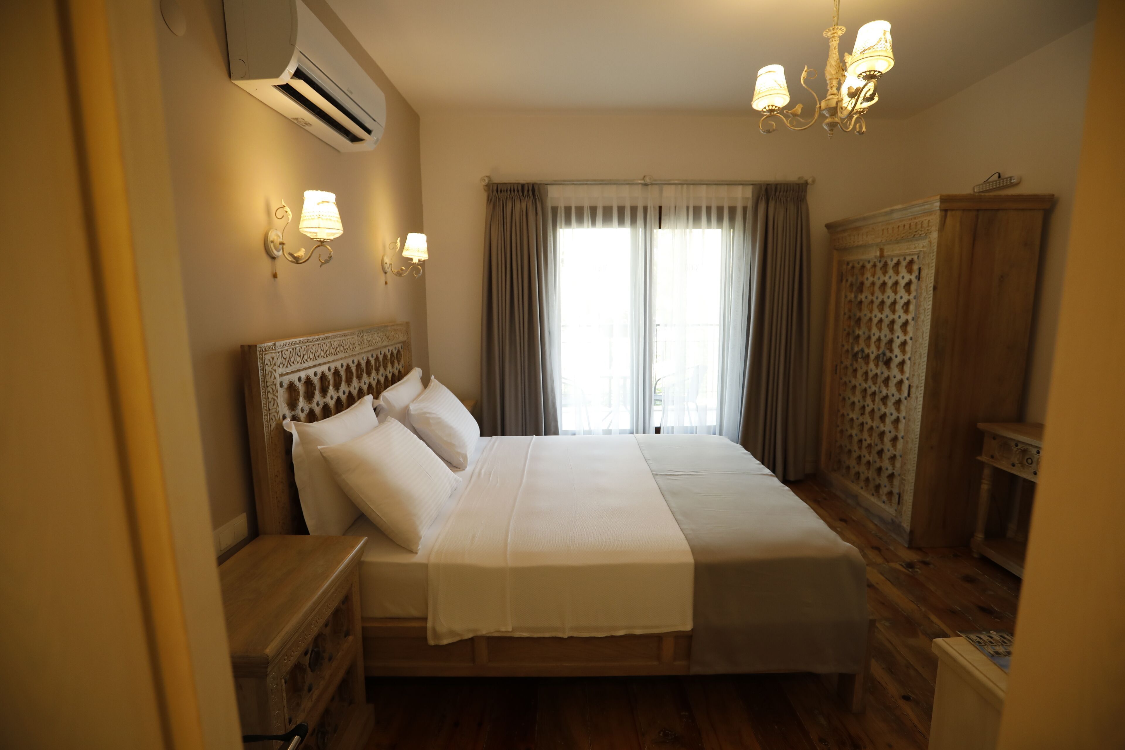 Egyptian cotton sheets, premium bedding, free minibar, in-room safe