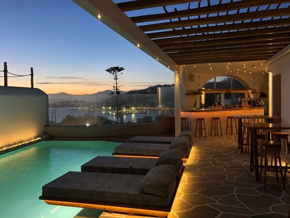 Outdoor pool, sun loungers - Orizon Tagoo Mykonos (Mykonos)