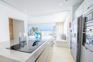 Fridge, microwave, oven, stovetop - Protaras holiday villa - rentprivatevillas 100 (Protaras)