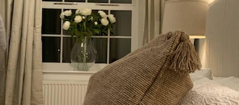 Cheerful 2-bed Cottage With 2 Free Parking, Leeds