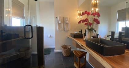 Experience The AveO! Full Hot Breakfast! 4 Block to Beach! GVR04326