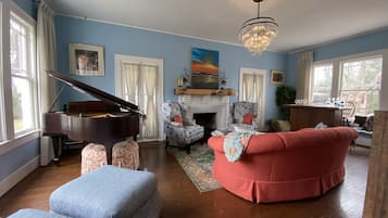 TV, fireplace, DVD player, books