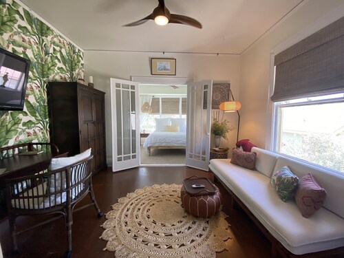 Balinese Room @ The AveO! Full Hot Breakfast! 4 Block to Beach! GVR04326