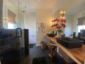 Doccia, asciugacapelli, asciugamani