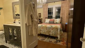 1 bedroom, iron/ironing board, Internet, bed sheets