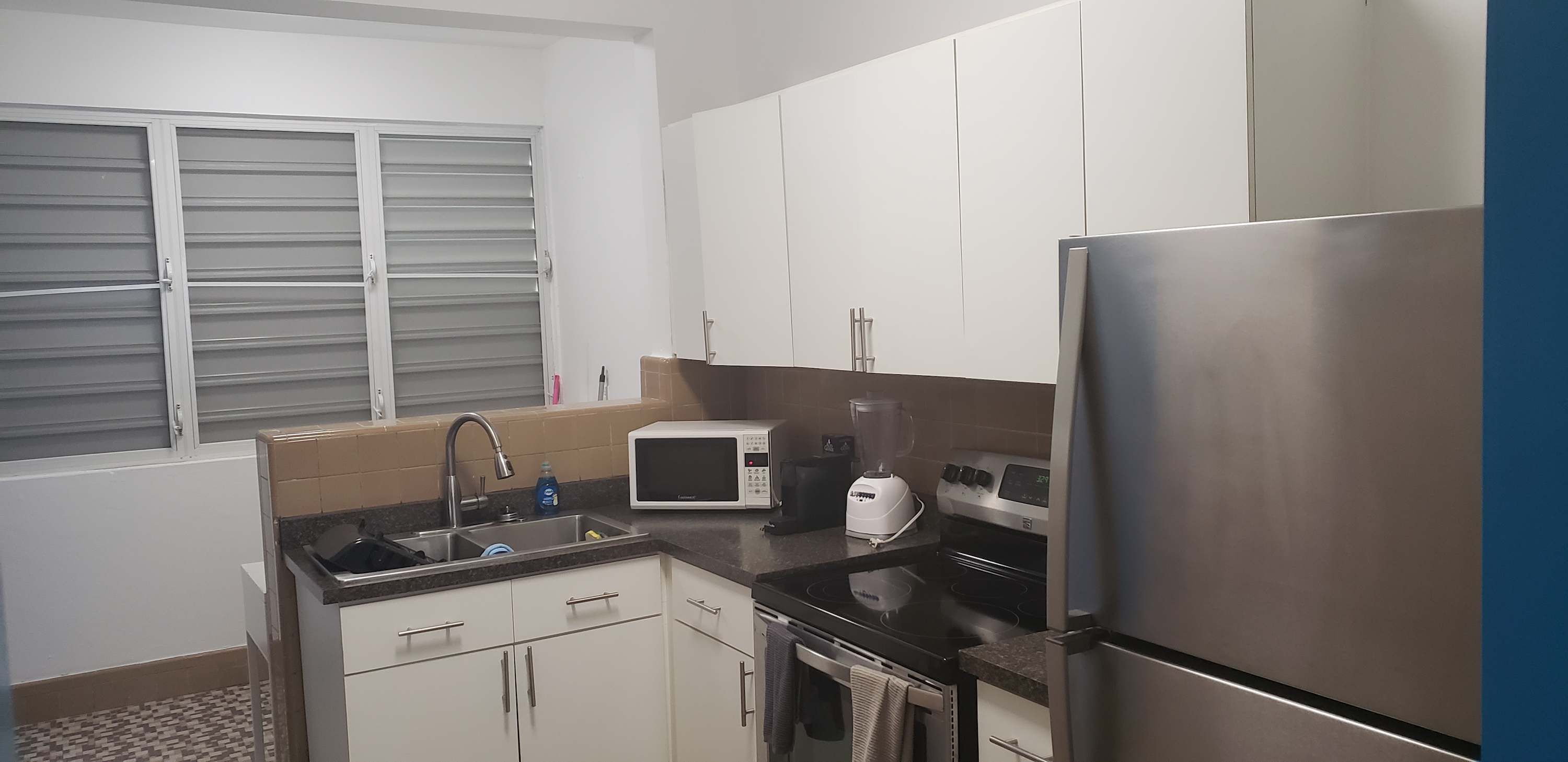 Coffee/tea maker, fridge, microwave, toaster