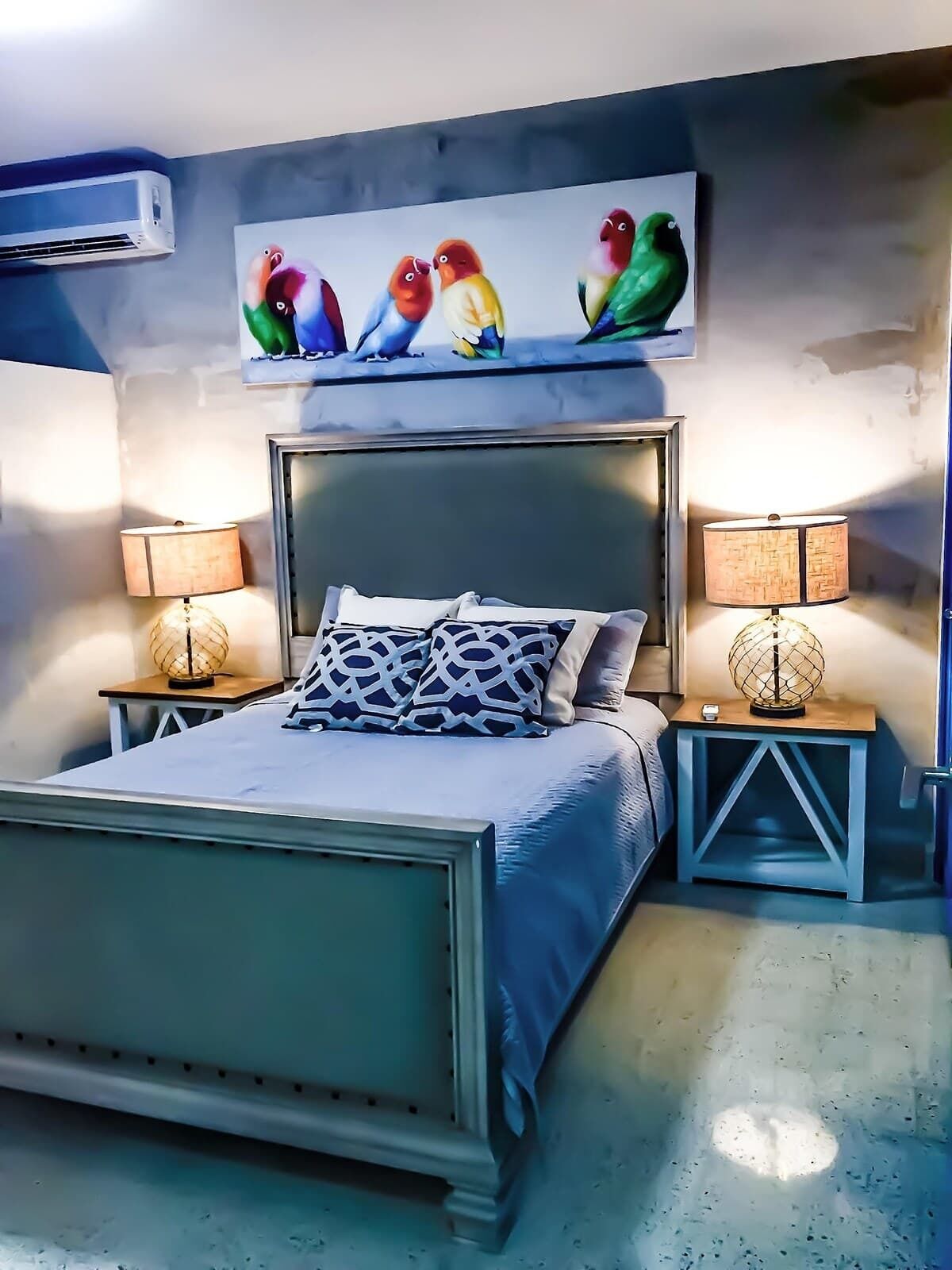 7 habitaciones, tabla de planchar con plancha, cuna de viaje y wifi 
