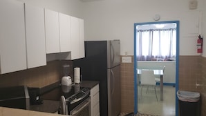 茶具/咖啡用具、冰箱、微波炉、烤面包机