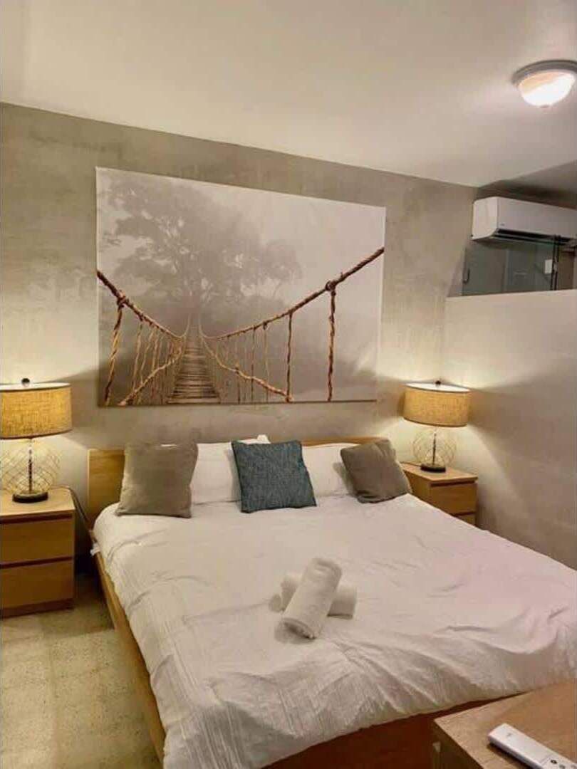 7 habitaciones, tabla de planchar con plancha, cuna de viaje y wifi 