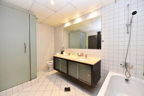 A modern bathroom with a glass shower enclosure, a double sink vanity, and a separate bathtub. - 2-BR Marina View Retreat at Marina Quays - DSY (Dubai)
