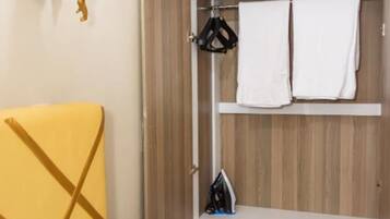 Apartment, 1 Bedroom | 1 bedroom, bed sheets