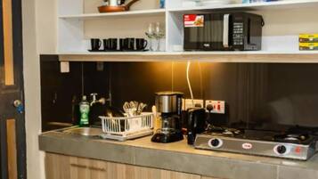 Apartment, 1 Bedroom | Private kitchen | Electric kettle