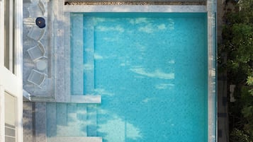 Hồ bơi trong nhà, hồ bơi ngoài trời