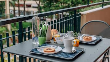 Desayuno continental (EUR 7 por persona)