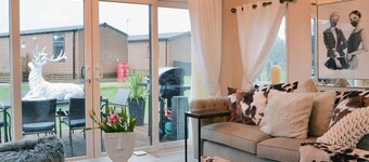 Luxury Boutique Style Lodge With hot tub