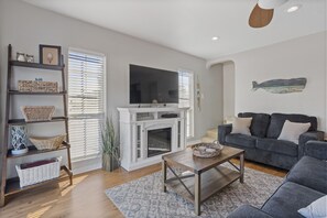 Télévision, cheminée