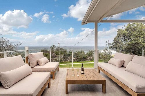 Getawayz NSW - 'Drift' - Absolute Beachfront at Coledale w/ Panoramic Views & Multiple Living Zones