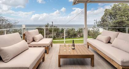 Getawayz NSW - 'Drift' - Absolute Beachfront at Coledale w/ Panoramic Views & Multiple Living Zones
